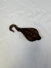 Load image into Gallery viewer, Small boat pulley
